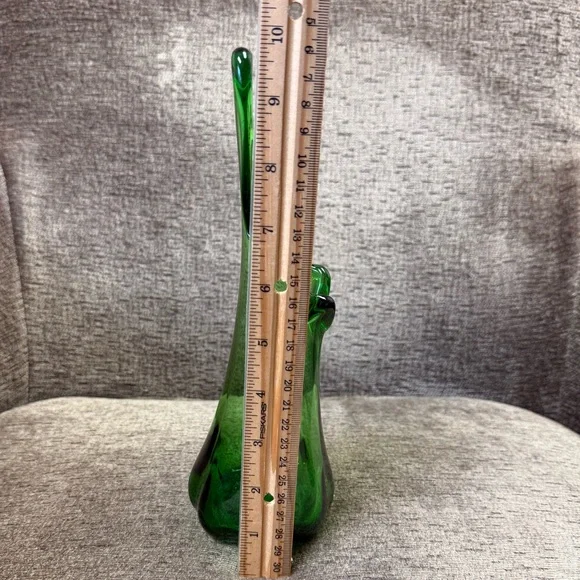 Vintage MCM Green Art Glass Five Finger Swung Vase Appx. 10” Taiwan. - Picture 8 of 9